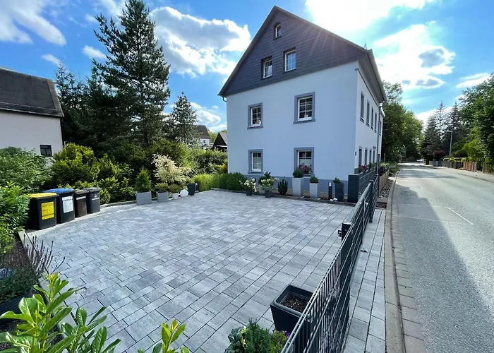 Ferienhaus Villa Adelsberg Mit Dachterrasse In Zentraler Lage Fuer Bis Zu 10 Personen